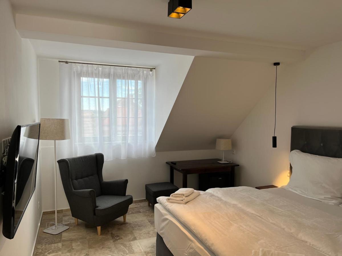 Separe V Zahrade Otel Ratmerice Dış mekan fotoğraf